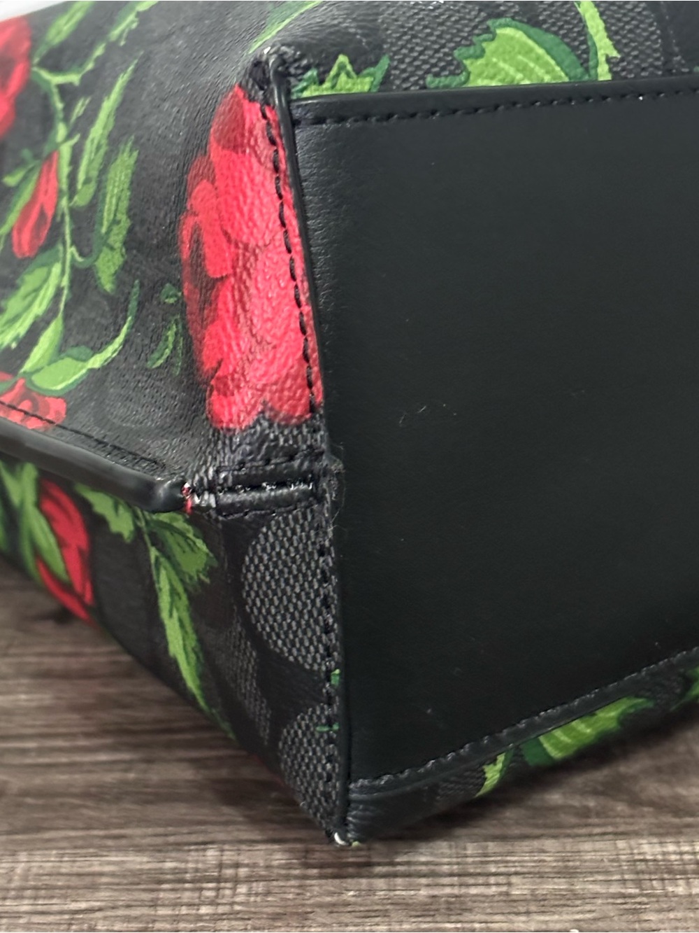 Coach Mollie Bucket Bag 22 in Signature Canvas with Fairytale Rose Print - Picture 4 of 14